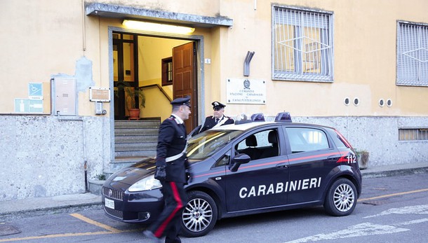 Casale, il furto di liquori al supermercato si trasforma in rapina