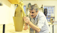 Le “mani intelligenti” di Tonino Negri: un premio all’artista-artigiano