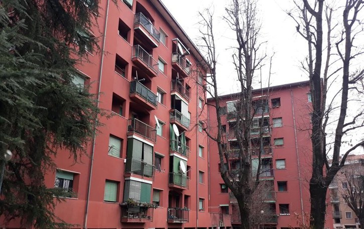 Melegnano, in casa con giubbotti e sciarpe perché il riscaldamento è in tilt