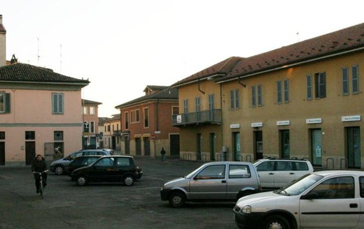 Ragazzi in strada armati di mazze, scatta l’allarme in pieno centro