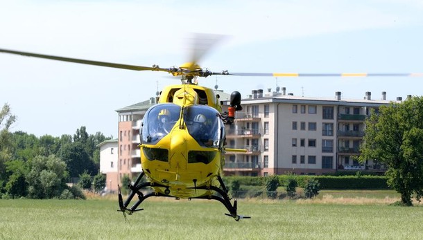 LODI Bambino di sei anni cade e batte la testa: portato in ospedale con l’elicottero