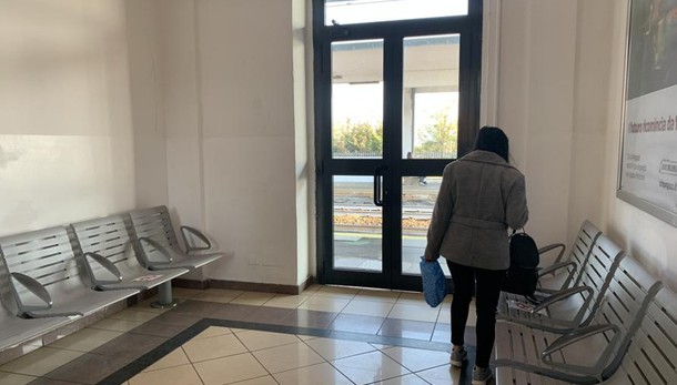 Casale, riapre la sala d’attesa della stazione chiusa per il Covid