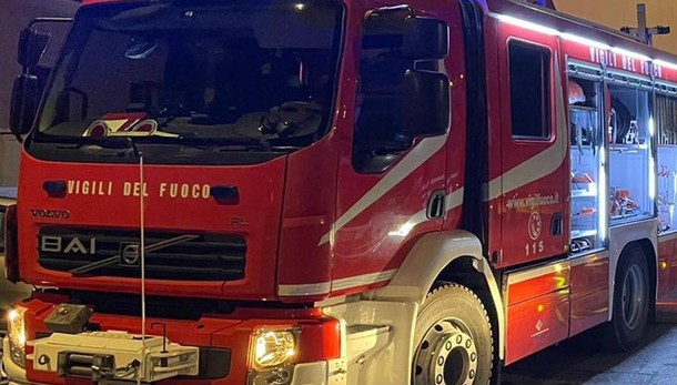 Fombio, lascia il pentolino sul fuoco e la cucina va in fiamme