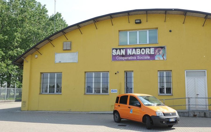 OSSAGO La guardia giurata sorprende i ladri in azione nella cooperativa San Nabore
