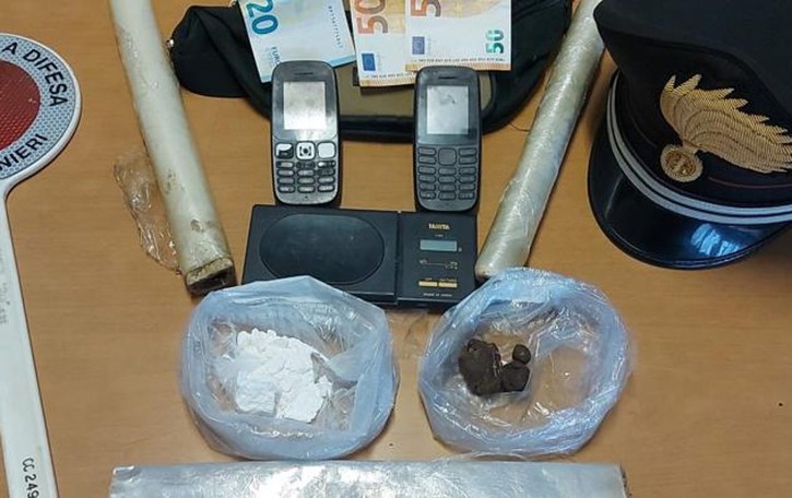 Borgo San Giovanni, spaccio nei campi: arrestato un 39enne con mezzo etto di droga