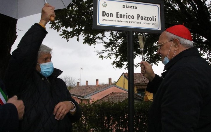Intitolata a don Enrico Pozzoli la piazza di Senna Lodigiana. Guarda il video della cerimonia