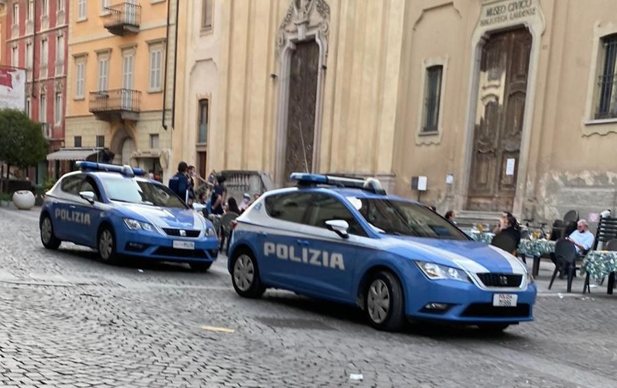 LODI Una 16enne presa a bottigliate da un coetaneo in centro