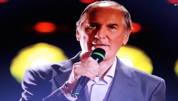 Per il melegnanese Tony Bonacina una serata da applausi a “The voice senior”