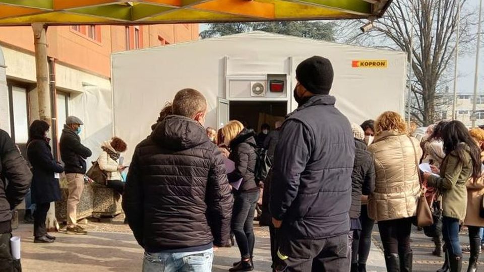 Appuntamento a Lodi per il vaccino alle 11.24: la dose arriva alle 15.17 Appuntamento a Lodi per il vaccino alle 11.24: la dose arriva alle 15.17