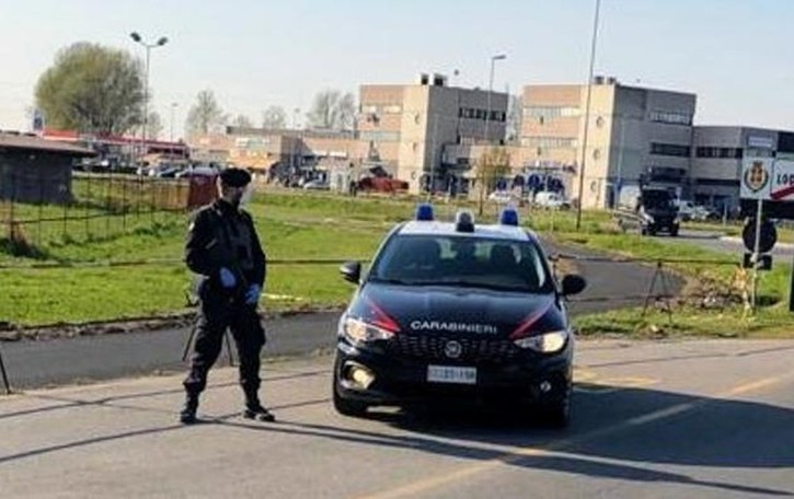 Avances a un 60enne per rubare il portafoglio