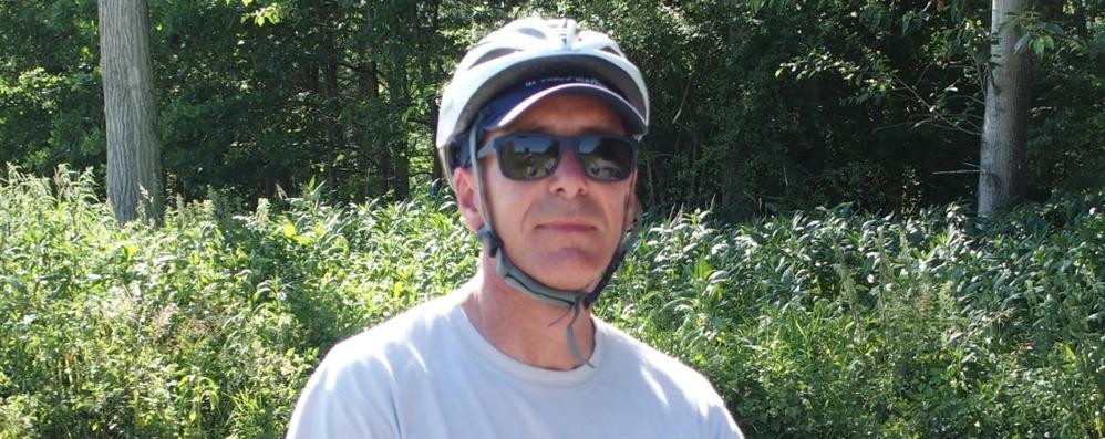 Ciclista picchiato dopo un diverbio a Casale: «Noi considerati come moscerini»