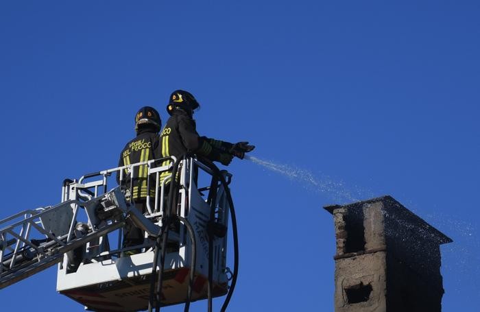 L’intervento dei vigili del fuoco (Canali)