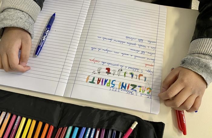 Calzini spaiati alla scuola Cabrini di Lodi
