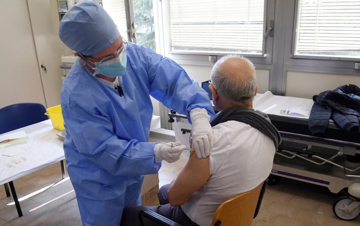 IL PUNTO Meno di mille le vaccinazioni nei tre centri del Lodigiano
