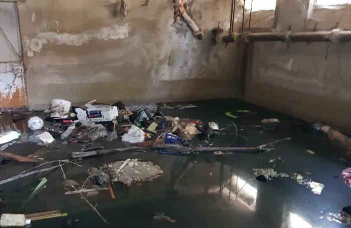 Una cantina residenziale invasa dai reflui