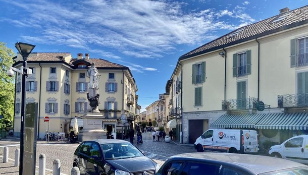 LODI Sosta selvaggia in tutto il centro, nemmeno piazza Vittoria si salva