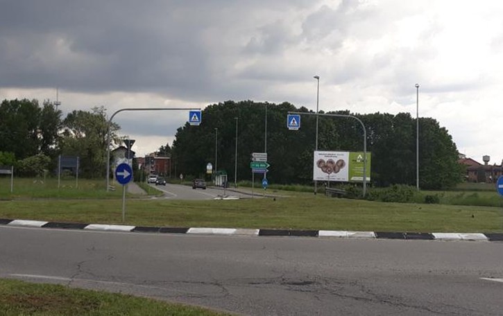 Vizzolo, mamma e figlio di 5 anni urtati da un’auto sulla Pandina