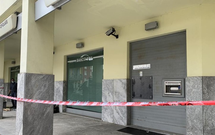 ZELO Boato nella notte, attacco con l’esplosivo per svuotare un bancomat VIDEO
