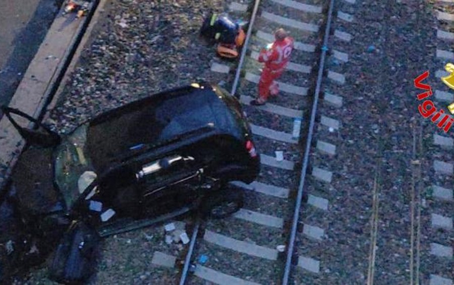 San Donato E Morto L Uomo Di Lodi Vecchio Precipitato Con L Auto Sui Binari Dell Alta Velocita Il Video Cronaca Lodi Vecchio