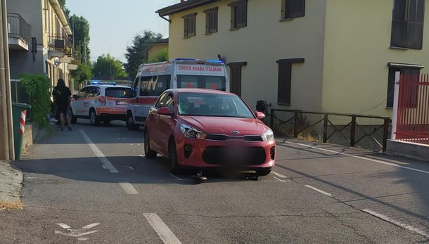 Auto travolge uomo in monopattino a Lodi, 41enne in gravi condizioni