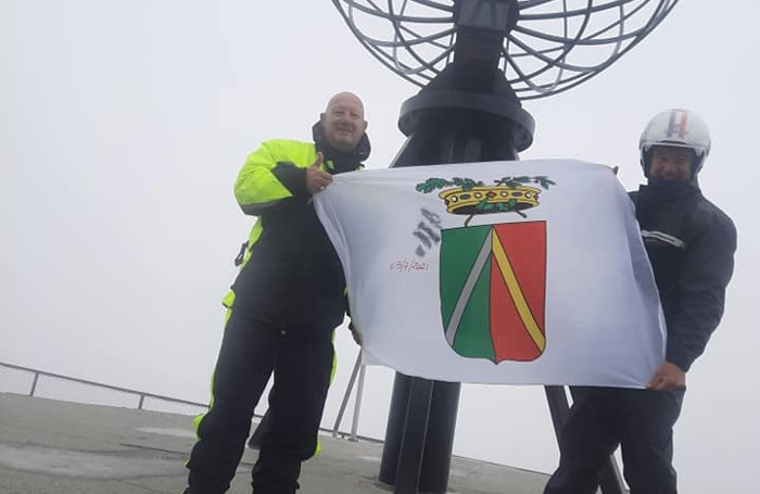 La bandiera della Provincia di Lodi a Capo Nord