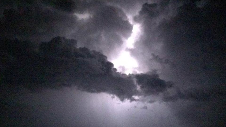 Continua il maltempo al nord, allerta arancione in Lombardia per tutta la giornata Continua il maltempo al nord, allerta arancione in Lombardia per tutta la giornata