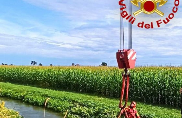 Fuoristrada a Mairago, l’autogru dei vigili del fuoco
