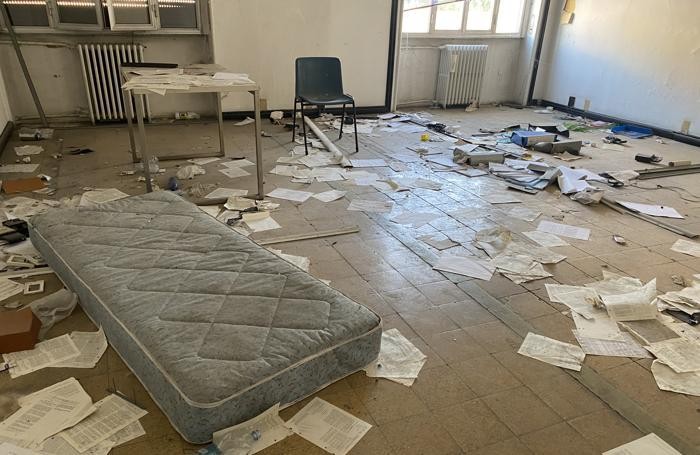 UN materasso abbandonato