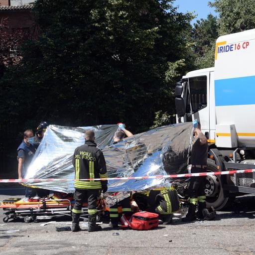 Si Schianta Con La Moto Contro Un Camion Muore 27enne A Melegnano 