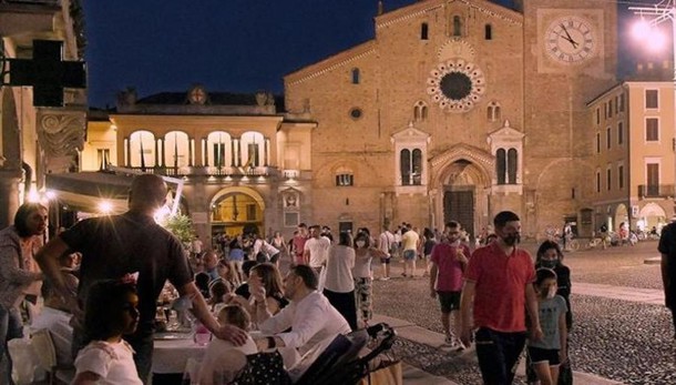 Zona bianca e niente coprifuoco, torna la “febbre” del sabato sera