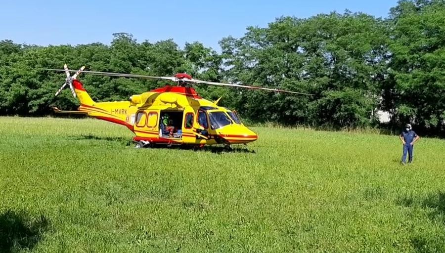san colombano bambina di 16 mesi cade dal balcone trasportata in elicottero a bergamo cronaca san colombano al lambro