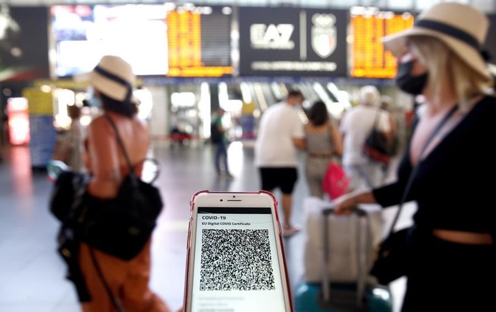 Green pass su treni, navi e aerei ma solo dalla fine di agosto