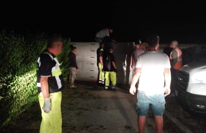 I volontari al lavoro di notte I volontari al lavoro di notte