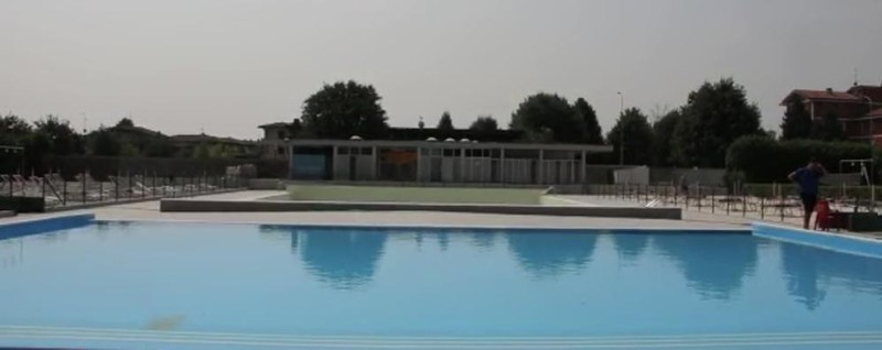 lodi vecchio l estate ora puo incominciare da oggi tuffi e sole in piscina cronaca lodi vecchio