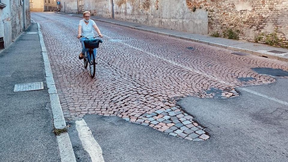 LODI Via Serravalle, una delle strade più a rischio per ciclisti e pedoni cambierà volto LODI Via Serravalle, una delle strade più a rischio per ciclisti e pedoni cambierà volto