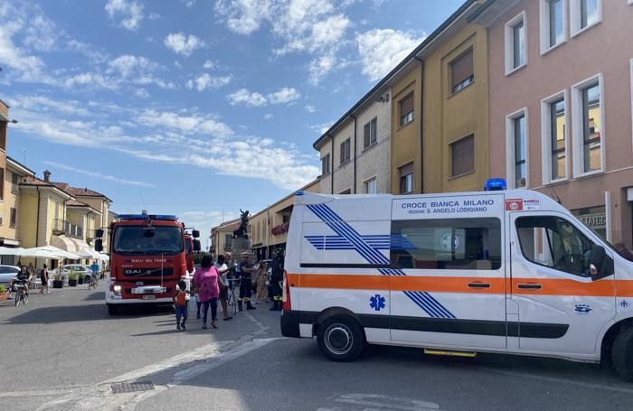 I soccorritori in piazza Caduti (Mungiello)