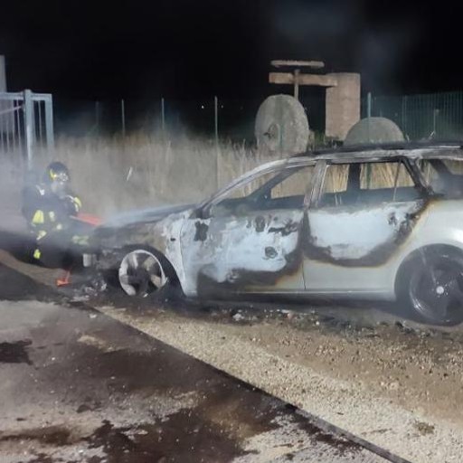 Mulazzano Auto In Fiamme Lungo La Provinciale Cronaca Mulazzano