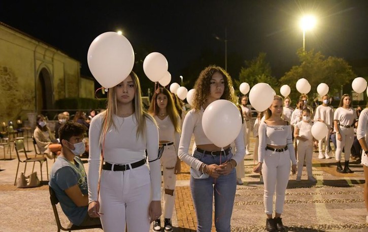 CARPIANO Palloncini in cielo per Stefania