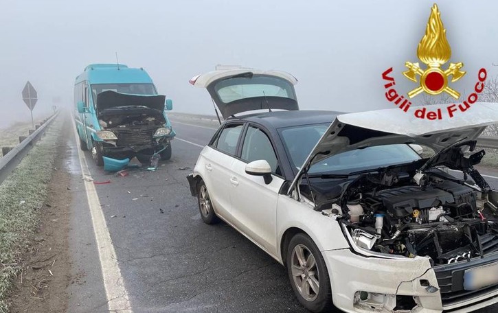 INCIDENTE Maxitamponamento nella nebbia sulla 235 alle porte di Sant’Angelo