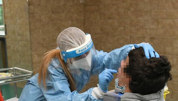 LODI Scuole, aiuto alle famiglie: tamponi anche in farmacia