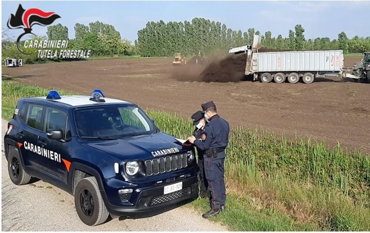 “Report” accende i riflettori: il caso fanghi nella Bassa lunedì sera su Rai 3