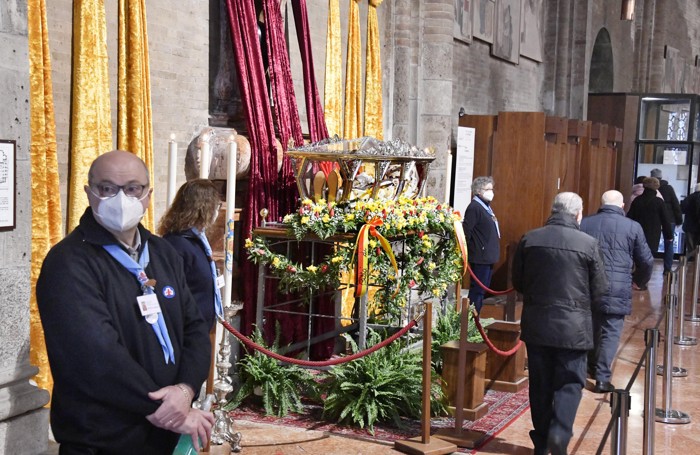 Il passaggio davanti al patrono (Borella)