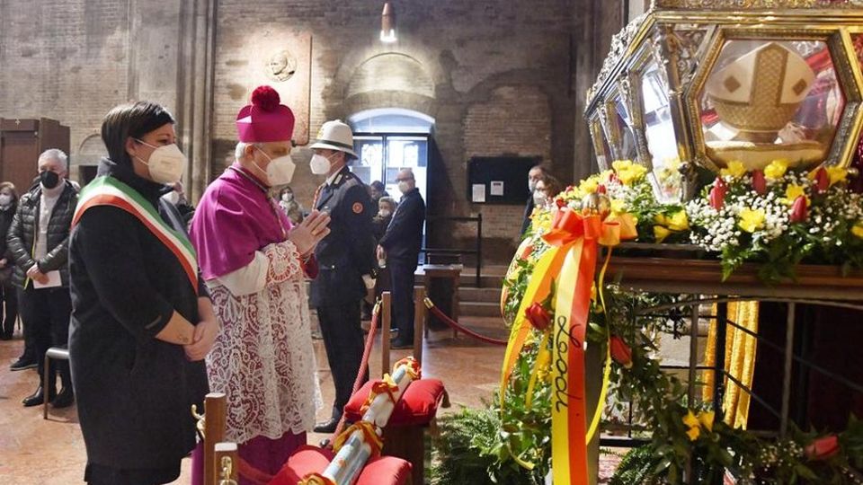 SAN BASSIANO La città di Lodi incontra il suo santo nella Messa in cattedrale presieduta dal cardinale Semeraro SEGUI LA DIRETTA SAN BASSIANO La città di Lodi incontra il suo santo nella Messa in cattedrale presieduta dal cardinale Semeraro SEGUI LA DIRETTA
