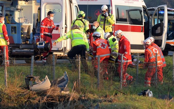 Tremendo incidente in autostrada a San Zenone: due auto distrutte, cinque feriti gravi GUARDA IL VIDEO