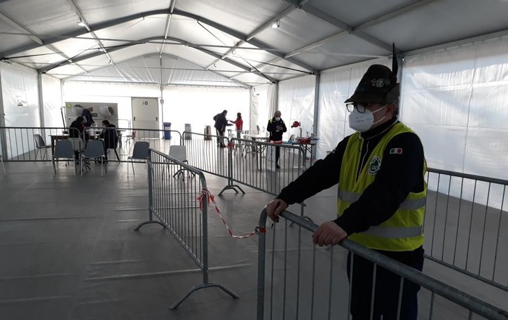 Vizzolo, l’hub a quota 900 vaccini al giorno. Ed è boom di prime dosi