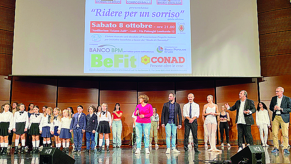 Comici in scena per l’accoglienza e per il sorriso di un bambino Comici in scena per l’accoglienza e per il sorriso di un bambino