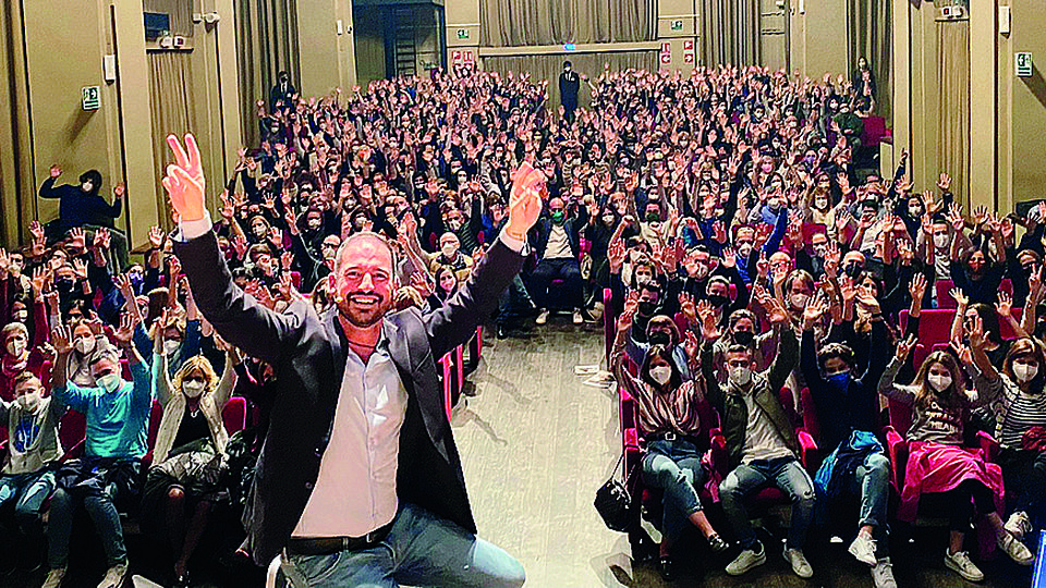 “Tel chi il sold out”: il tour nei teatri di Caccamo parte con il tutto esaurito “Tel chi il sold out”: il tour nei teatri di Caccamo parte con il tutto esaurito