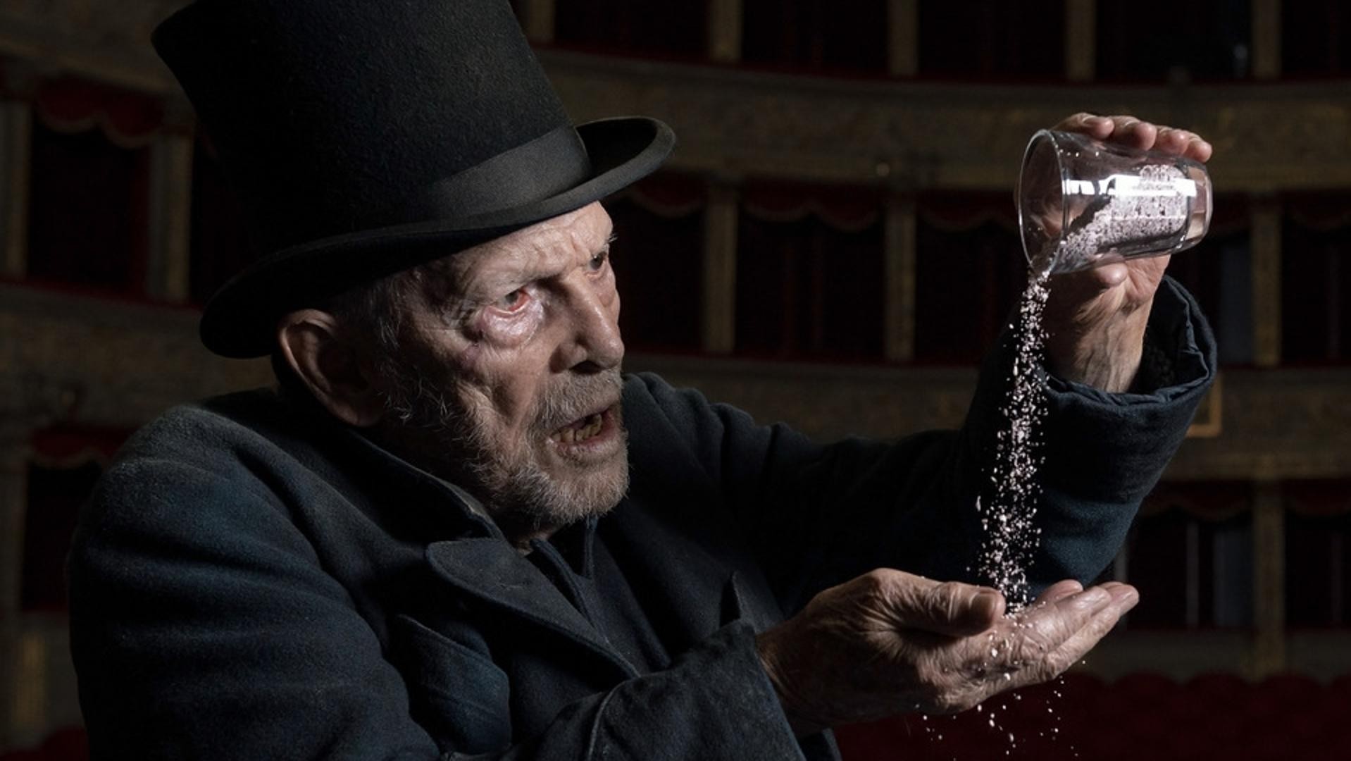 Il gigante Umberto Orsini nei panni di Karamazov alla prima del Carlo