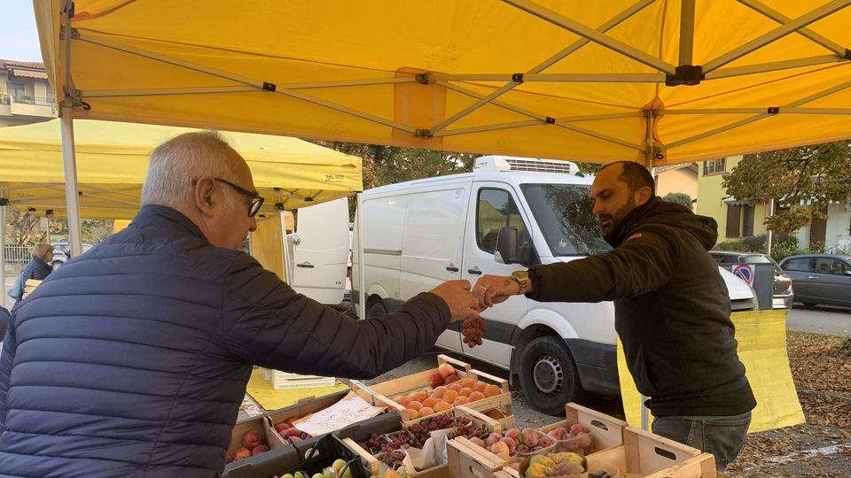 Riparte a Casale il “mercato dei contadini”, frutta e verdura a “km 0”: all’inaugurazione il sindaco Delmiglio - IL VIDEO Riparte a Casale il “mercato dei contadini”, frutta e verdura a “km 0”: all’inaugurazione il sindaco Delmiglio - IL VIDEO