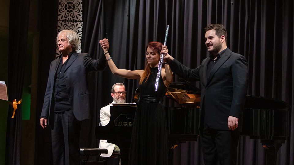CODOGNO Il tenore lodigiano Andrea Galli incanta l’auditorium del Tondini con il “Recital di Belcanto” CODOGNO Il tenore lodigiano Andrea Galli incanta l’auditorium del Tondini con il “Recital di Belcanto”